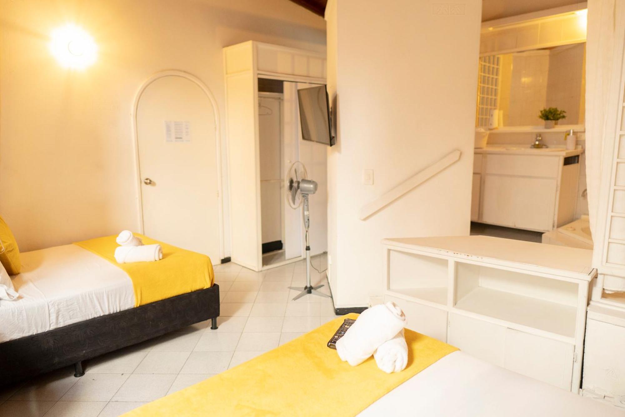 מדיין Africa House-Casa Hotel Laureles-La70 מראה חיצוני תמונה